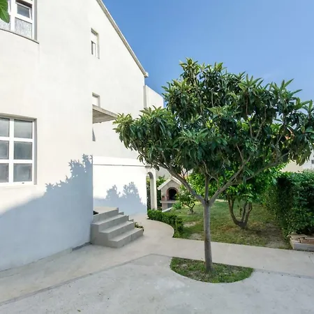 Apartment With Garden *