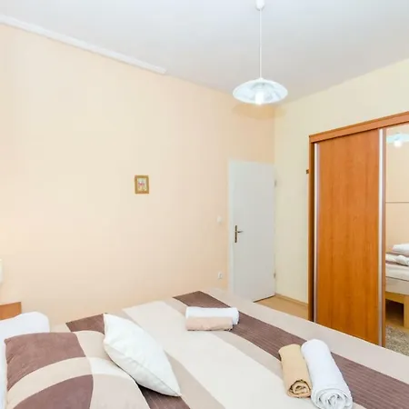 Apartament With Garden